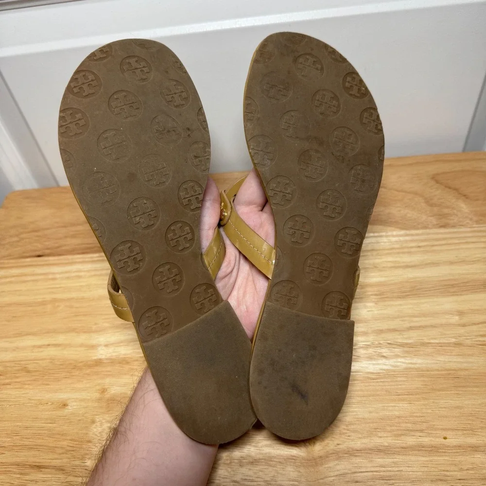 Tory Burch Miller Patent Sandal Tan Brown Leather Thong Flat Logo Size 7